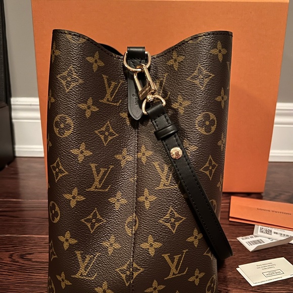 SOLD Authentic Louis Vuitton NeoNoe - Picture 3 of 7